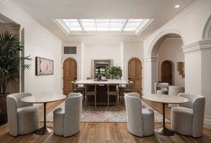 Lobby sitting area - Hotel Santa Barbara (Santa Barbara)