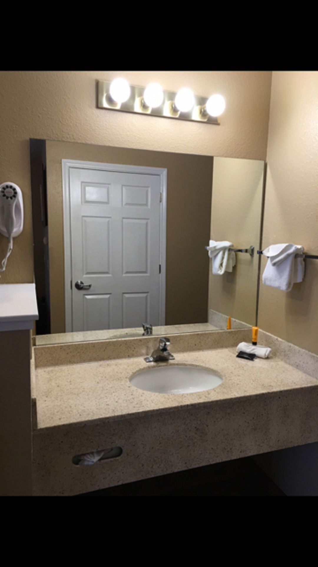 Bathroom | Combined shower/tub, eco-friendly toiletries, hair dryer, towels