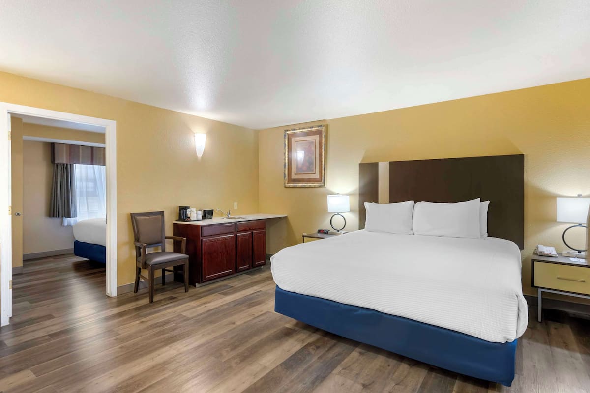 Pillowtop beds, in-room safe, desk, laptop workspace