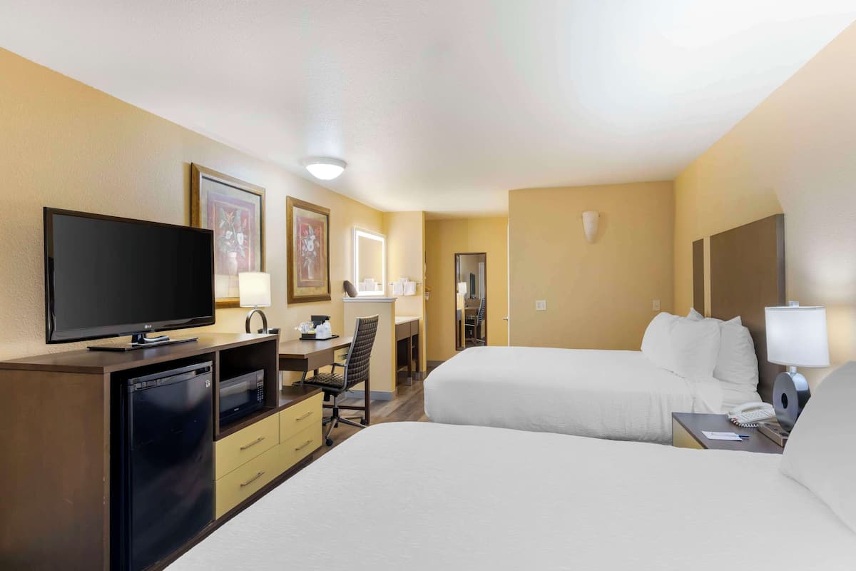 Pillowtop beds, in-room safe, desk, laptop workspace
