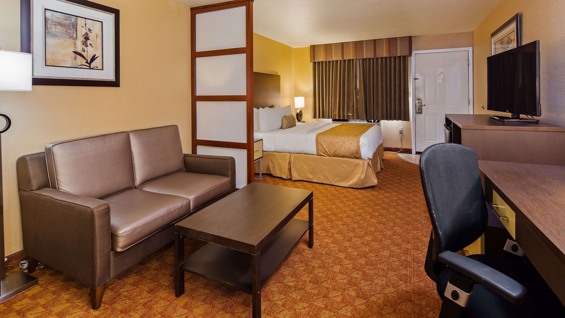 Pillowtop beds, in-room safe, desk, laptop workspace