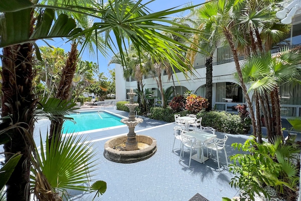 Outdoor pool, pool umbrellas, sun loungers