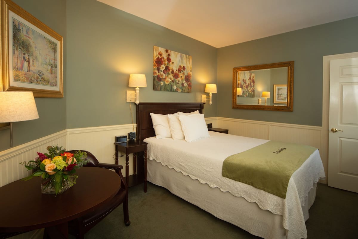 Phòng (Queen Room) | Két bảo mật tại phòng, bàn ủi/dụng cụ ủi quần áo 