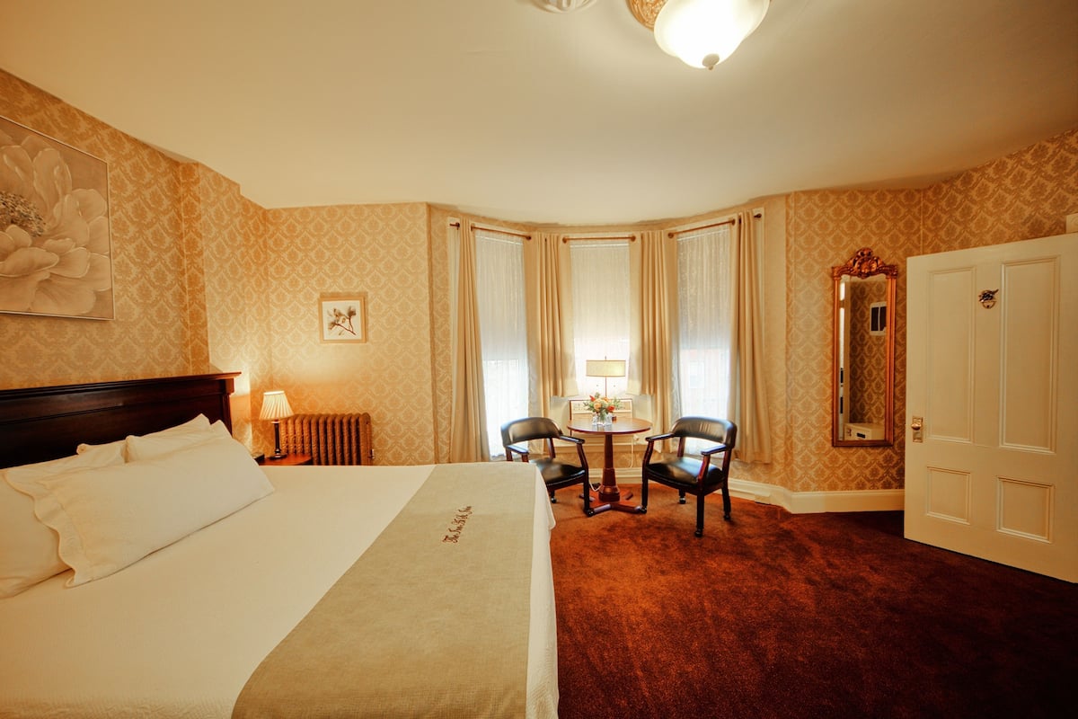 Phòng (King Room) | Két bảo mật tại phòng, bàn ủi/dụng cụ ủi quần áo 