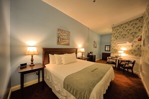 Interior King Room with Private Bathroom (no windows)