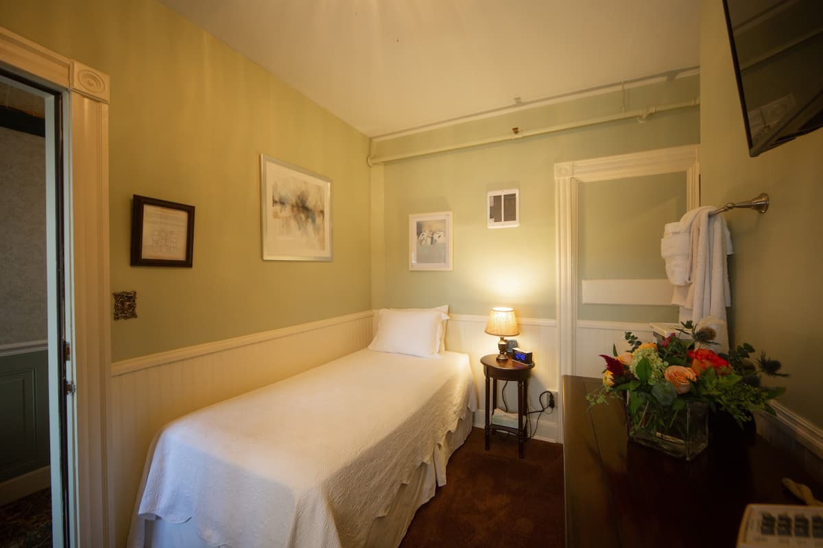 In-room safe, iron/ironing board, free WiFi, bed sheets