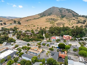 Vista frontal de la propiedad