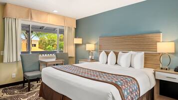 Room, 1 King Bed | Soundproofing, iron/ironing board, free WiFi, bed sheets