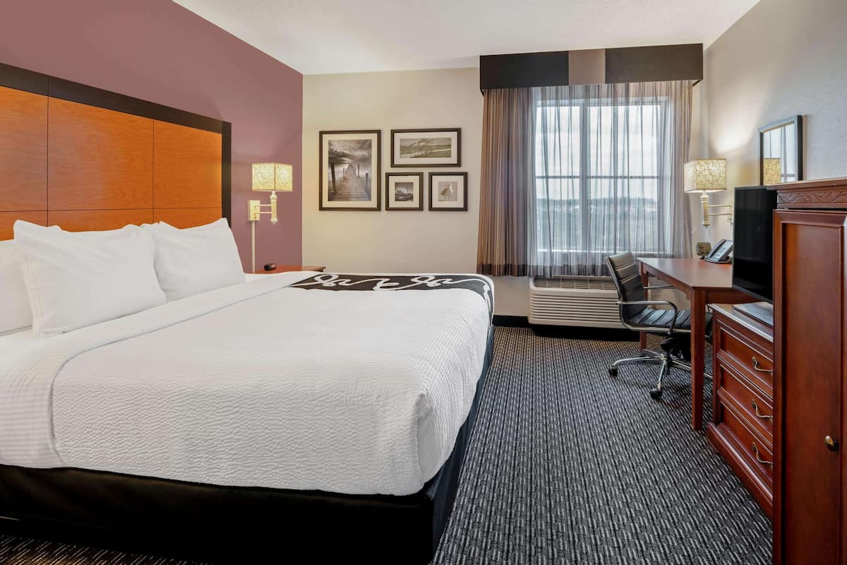 Room, 1 King Bed, Accessible, Non Smoking (Mobility,Hearing Impaired) | Pillow-top beds, desk, iron/ironing board, free cots/infant beds