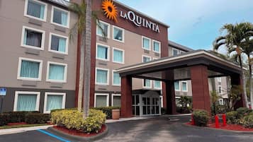 A La Quinta hotel with a modern facade, multiple windows, and a covered entrance.