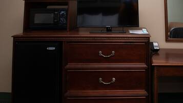 Desk, soundproofing, iron/ironing board, free WiFi