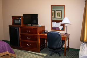 Schreibtisch, schallisolierte Zimmer, Bügeleisen/Bügelbrett