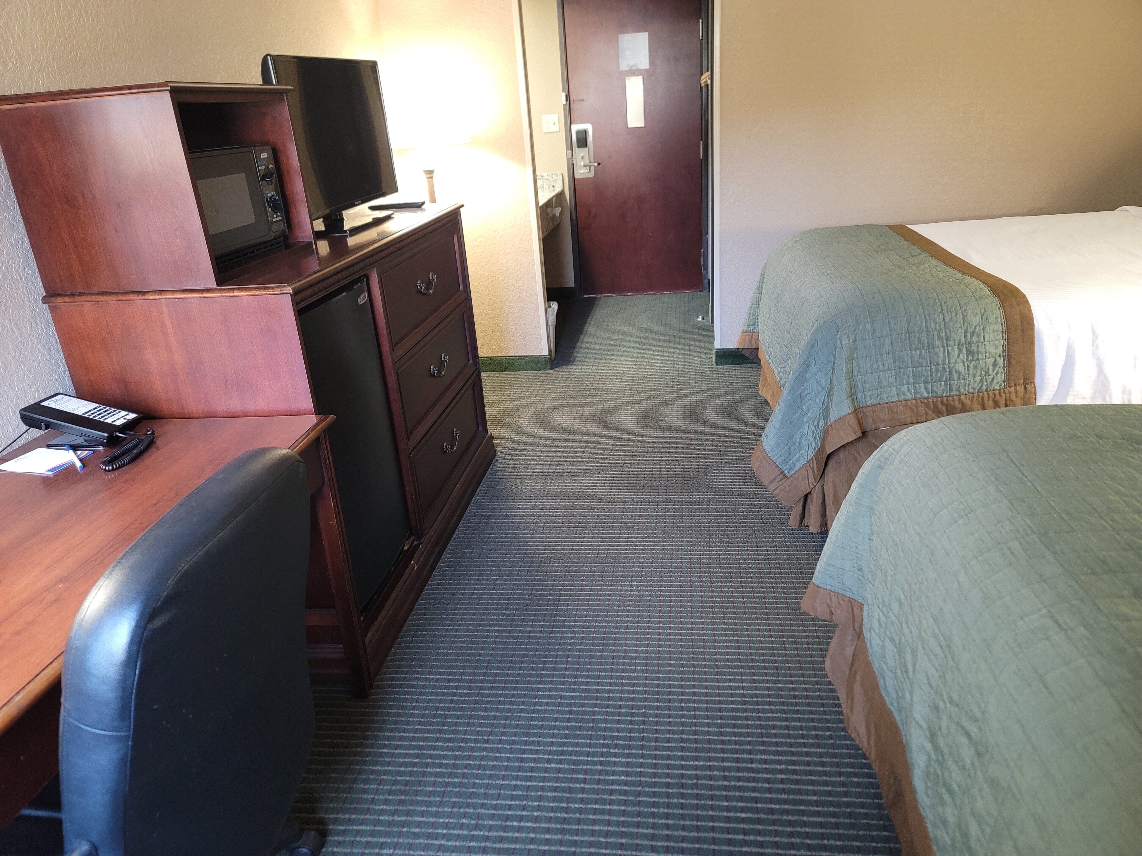deluxe double room, 2 queen beds | 1 bedroom, desk, soundproofing, iron/ironing board