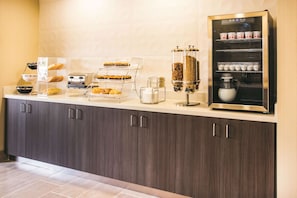 Buffet déjeuner gratuit tous les jours