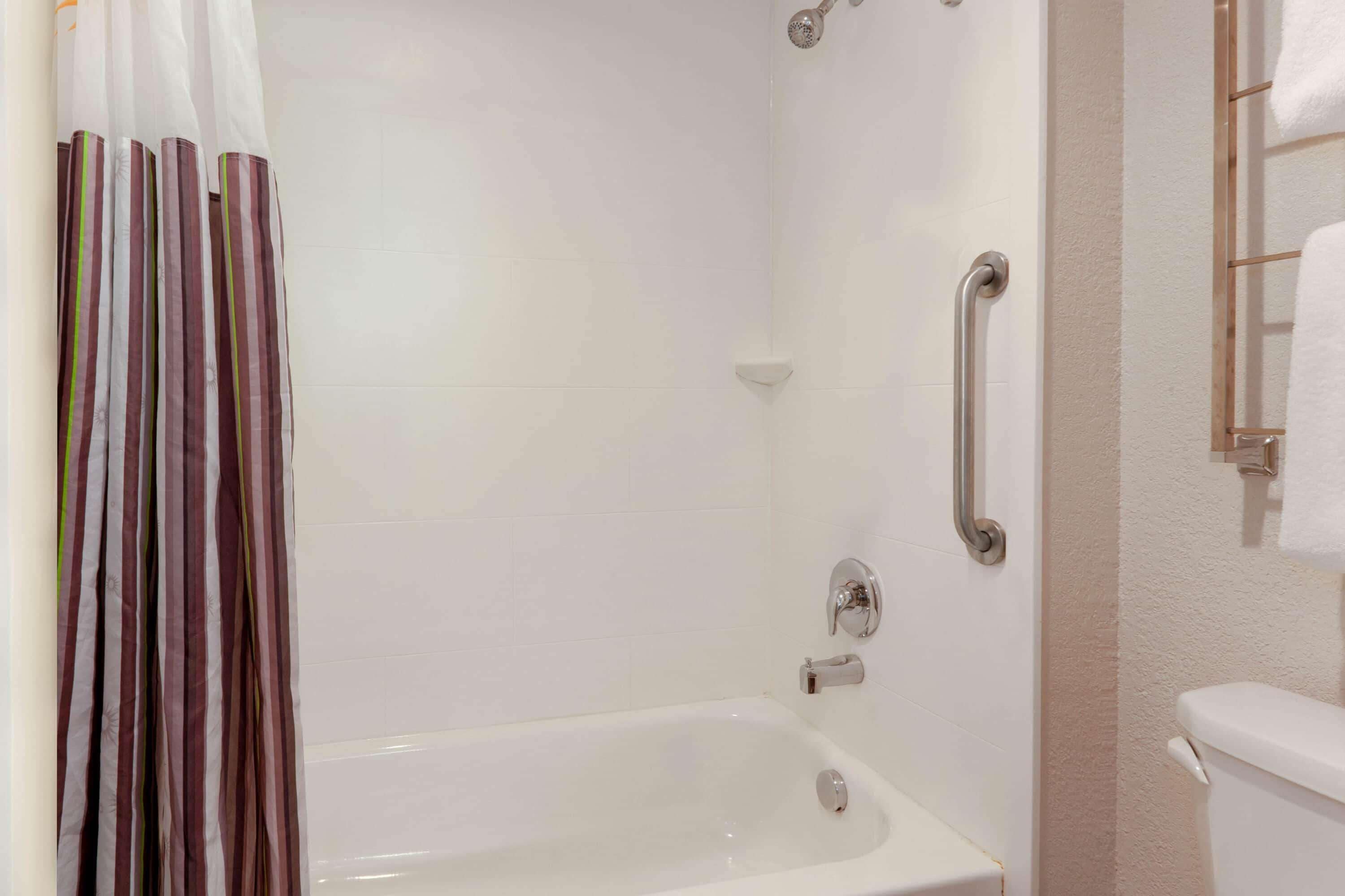 combined shower/bathtub, free toiletries, hair dryer, towels