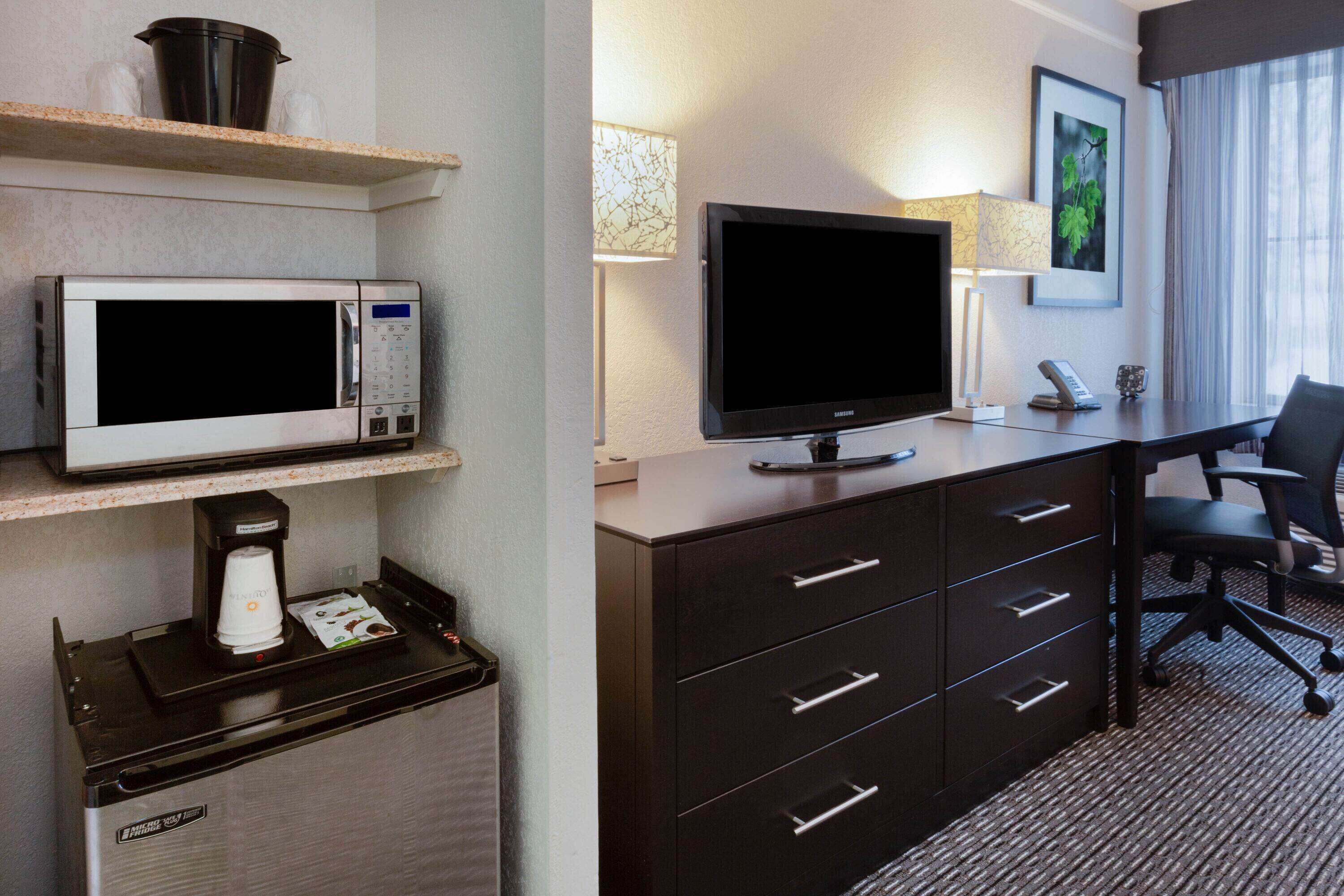 room, 1 double bed, accessible, non smoking (mobility accessible) | premium bedding, desk, blackout curtains, iron/ironing board