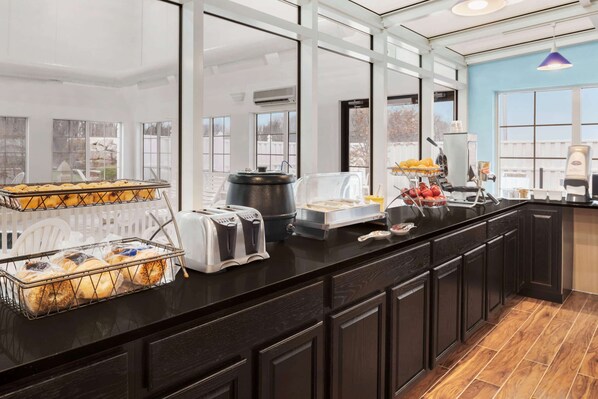 Free buffet breakfast 