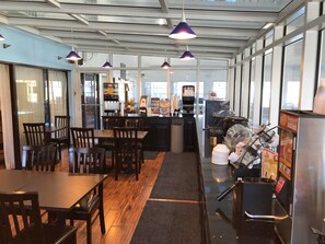 Free buffet breakfast - Baymont by Wyndham Washington (Washington)