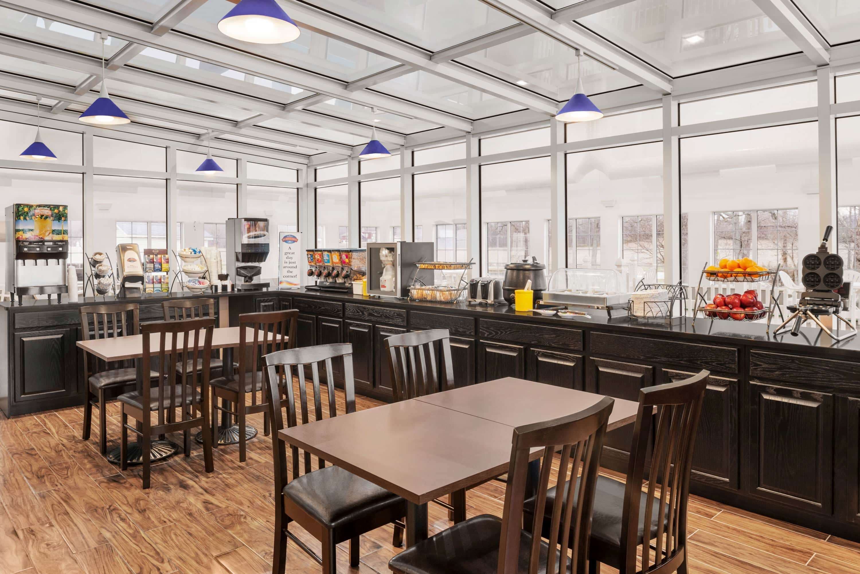 Free buffet breakfast 