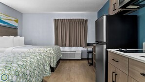 Studio, 2 Queen Beds, Non Smoking - HomeTowne Studios by Red Roof Flint (Flint)