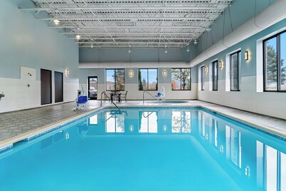 HomeTowne Studios by Red Roof Flint