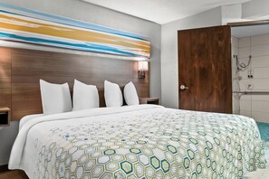 Studio, 1 King Bed, Accessible, Non Smoking (Roll-In Shower) | Blackout drapes, iron/ironing board, free WiFi, bed sheets