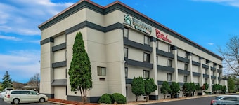 HomeTowne Studios by Red Roof Flint