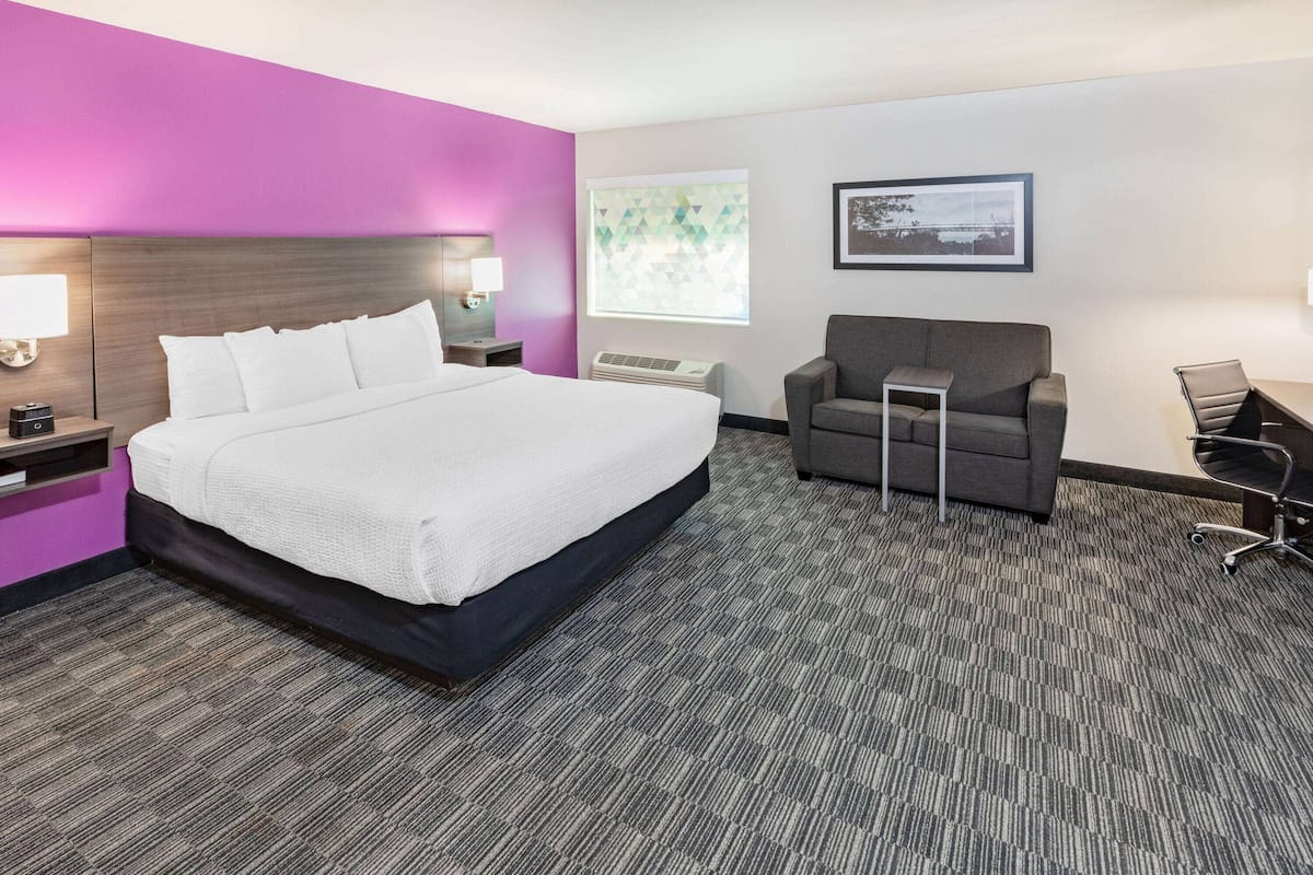 Habitación Deluxe, 1 cama King size, para no fumadores (Deluxe Executive Room) | Ropa de cama de alta calidad y escritorio