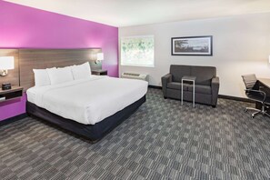 Deluxe Room, 1 King Bed, Non Smoking (Deluxe Executive Room) | Premium bedding, desk, iron/ironing board, free cribs/infant beds - La Quinta Inn & Suites by Wyndham Houston Southwest (Houston)