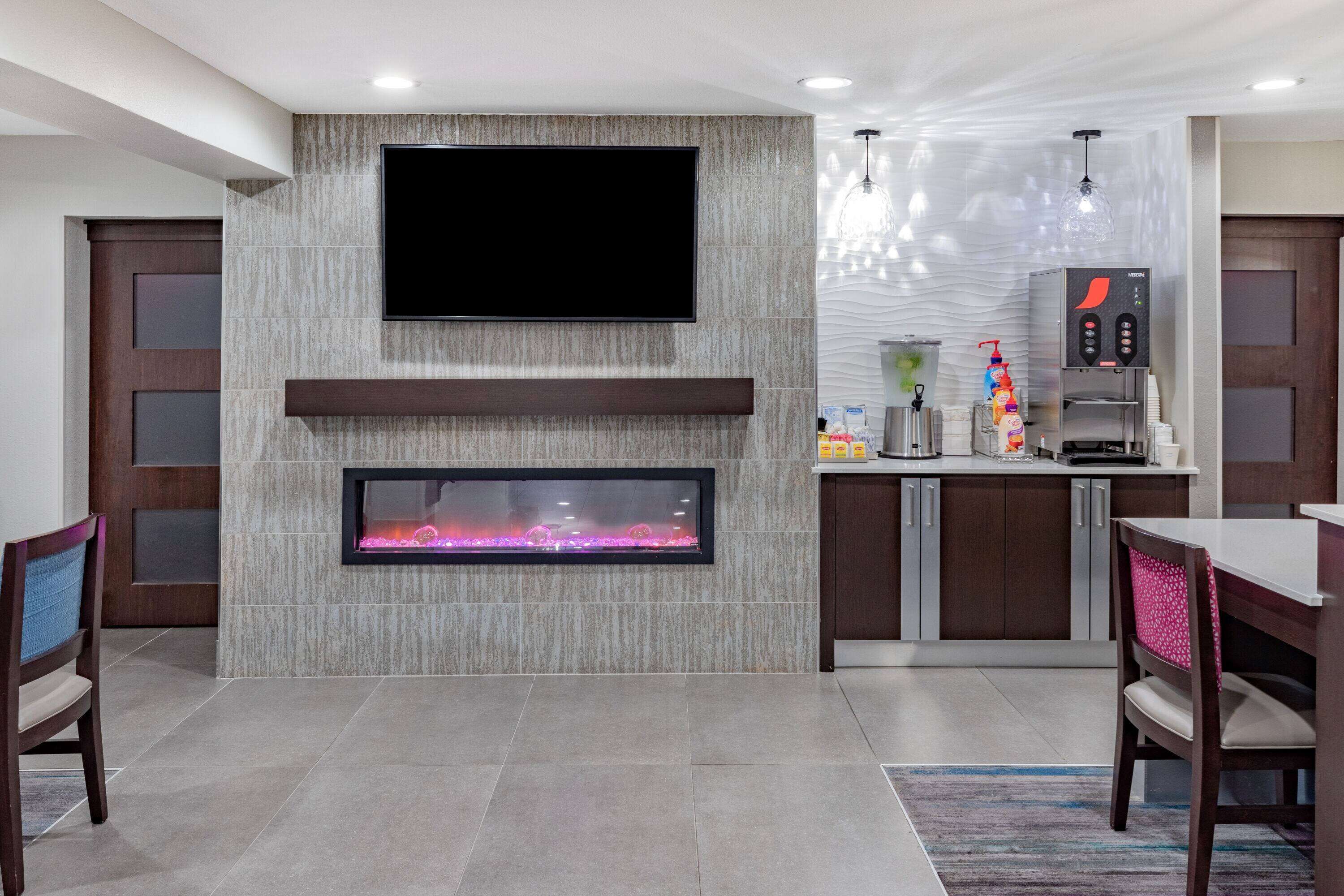 Photo - La Quinta by Wyndham Houston Southwest