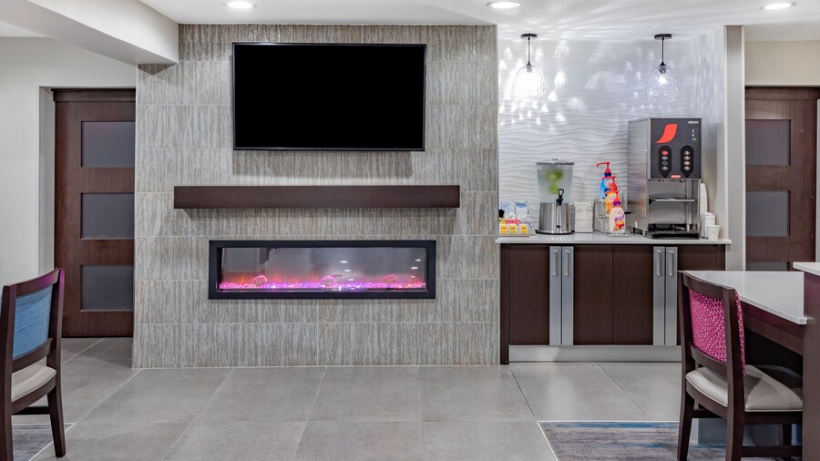 La Quinta Inn & Suites by Wyndham Houston NW Brookhollow