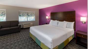 Deluxe Suite, 1 King Bed, Non Smoking | Premium bedding, pillowtop beds, desk, laptop workspace