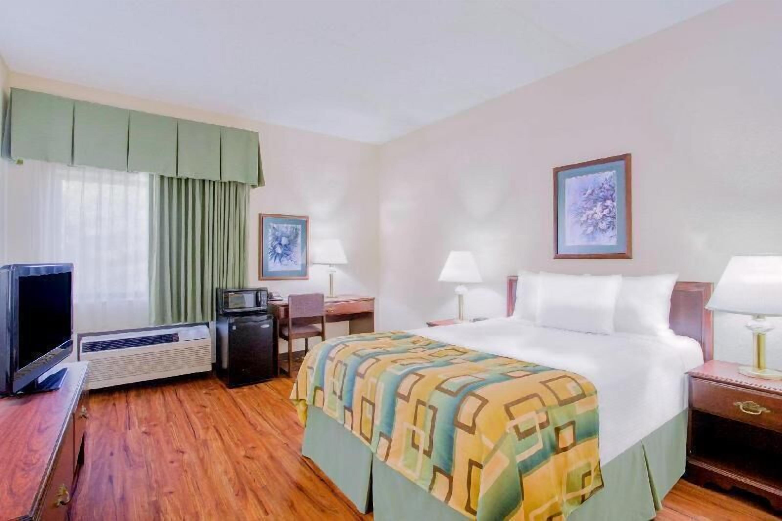 In-room safe, individually decorated, individually furnished, desk