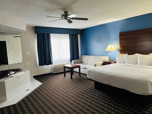 Studio Suite, 1 King Bed, Non Smoking | Individually decorated, individually furnished, desk, blackout curtains