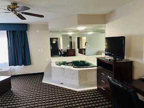 Studio Suite, 1 King Bed, Non Smoking | Individually decorated, individually furnished, desk, blackout curtains