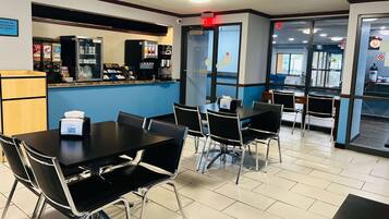 含每日外帶早餐