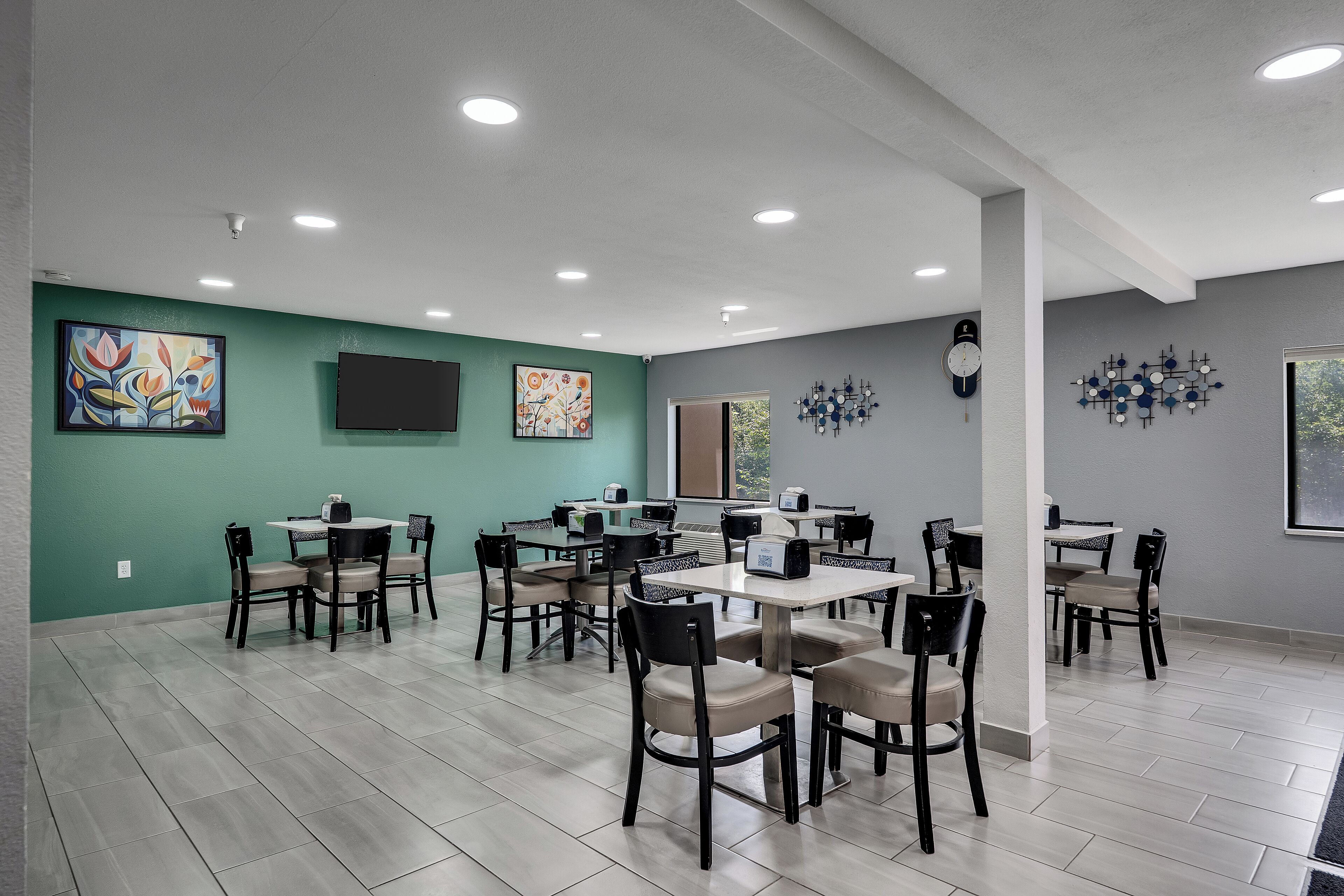 Tägliches inbegriffenes Frühstück zum Mitnehmen