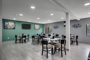 Tägliches inbegriffenes Frühstück zum Mitnehmen