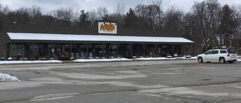 A building with a large sign reading "Crocker Barrel Old Country Store" and a covered parking area.