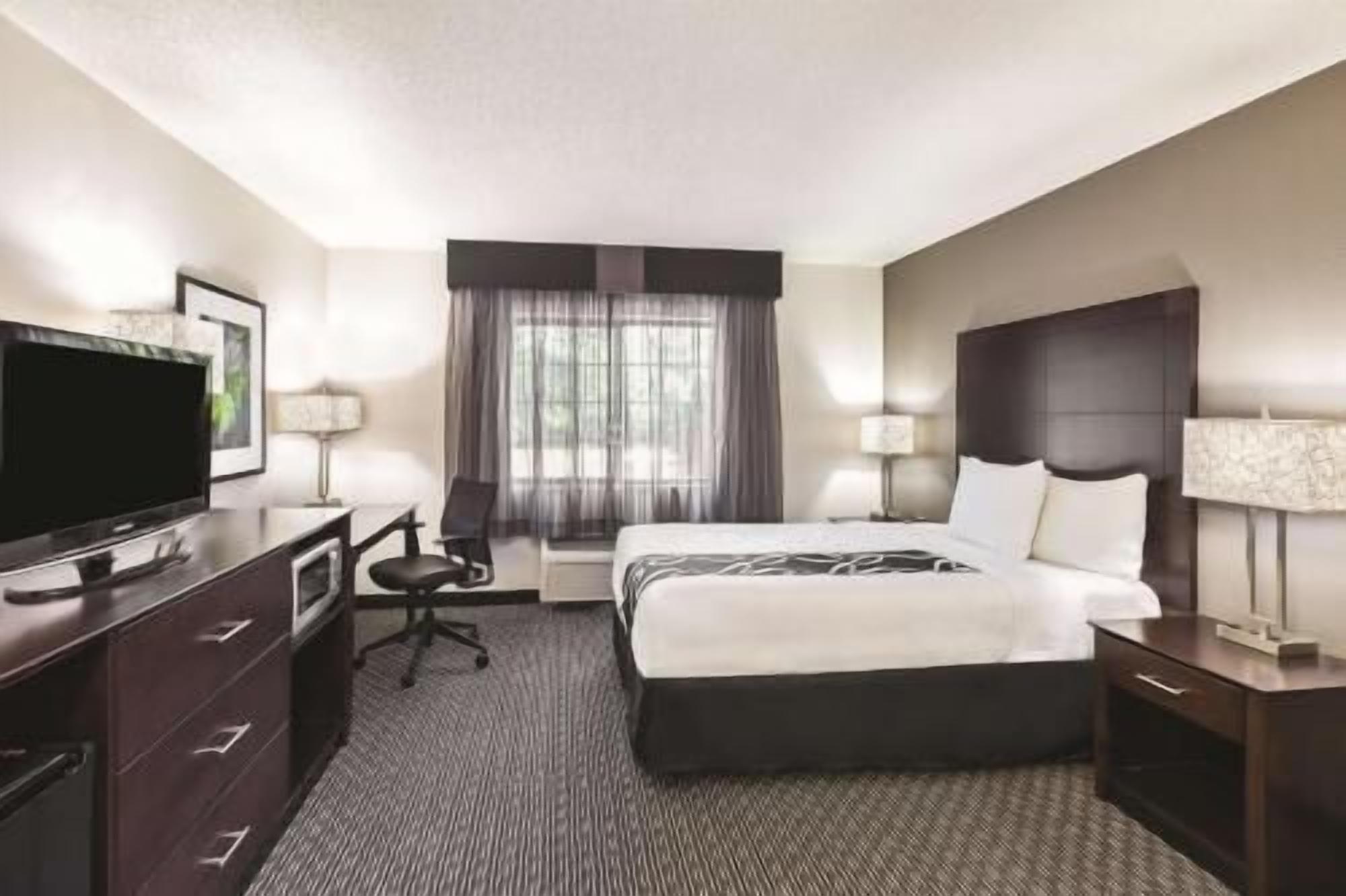 Premium bedding, down duvets, desk, laptop workspace