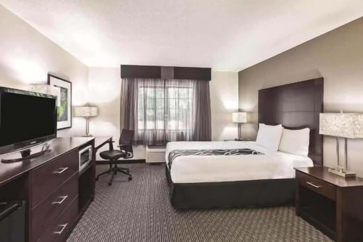 Premium bedding, down duvets, desk, laptop workspace