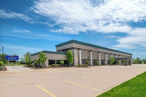 Exterior - Baymont by Wyndham Mt. Pleasant (Mount Pleasant)