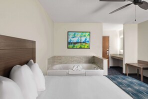 Suite estudio, 1 cama King size (Jacuzzi Tub) | Escritorio, tabla de planchar con plancha, wifi gratis y ropa de cama