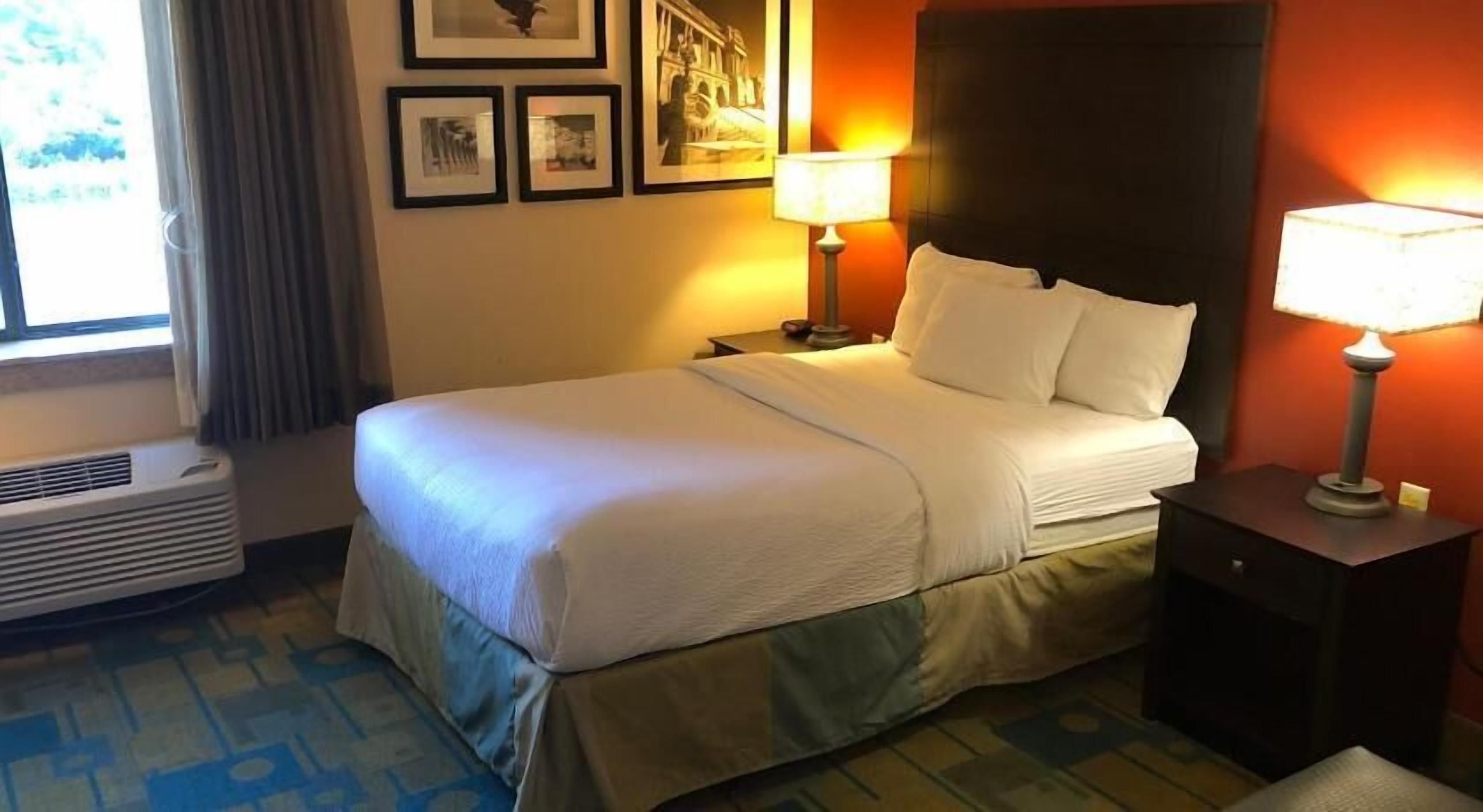 Premium bedding, pillowtop beds, in-room safe, desk