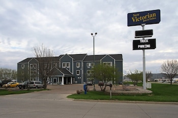 New Victorian Inn & Suites in Sioux City, IA
