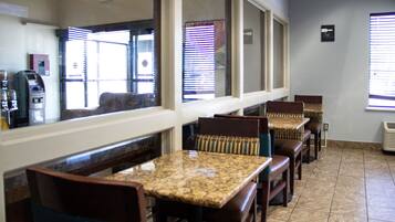 Petit déjeuner continental compris tous les jours