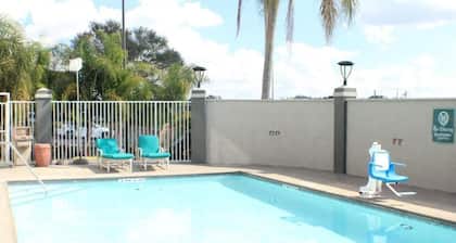 La Quinta Inn & Suites by Wyndham Lakeland East