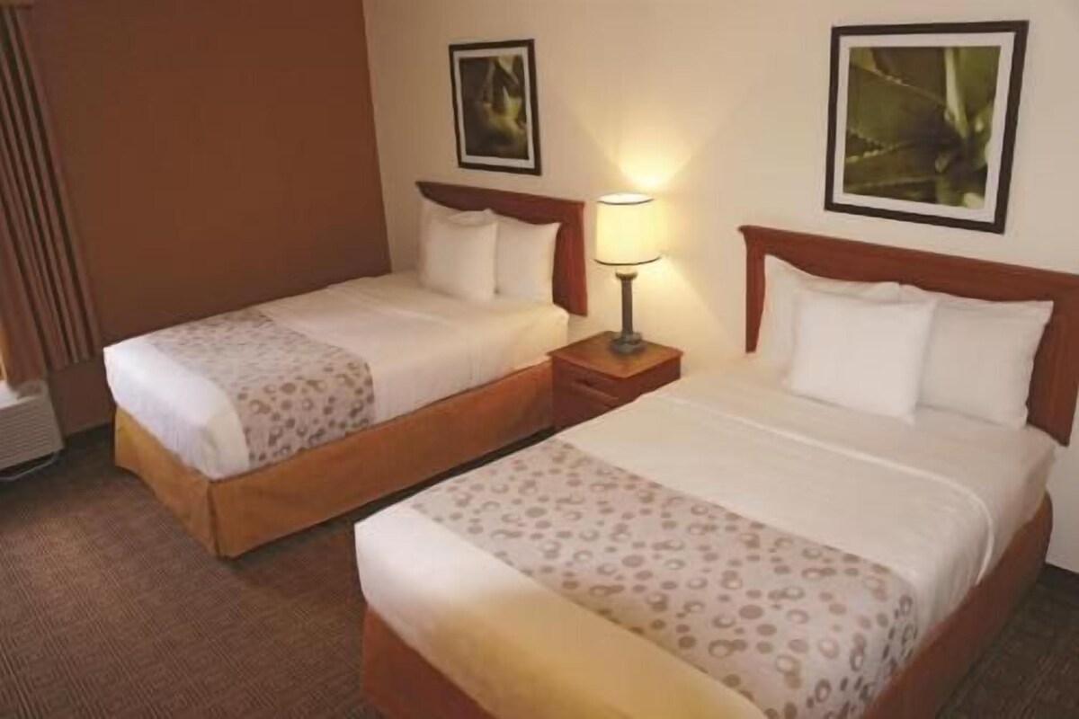 Peralatan tempat tidur premium, tilam berlapik, meja 