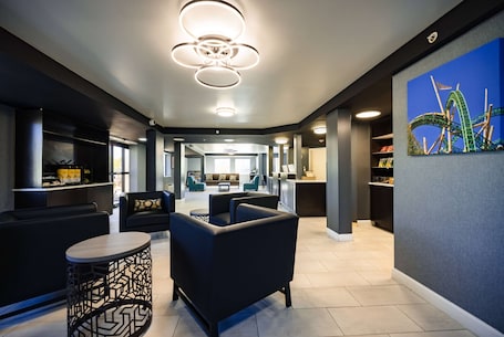 Lobby. La Quinta Inn by Wyndham Tampa Near Busch Gardens