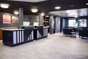 Lobby - La Quinta Inn by Wyndham Tampa Near Busch Gardens (Tampa)